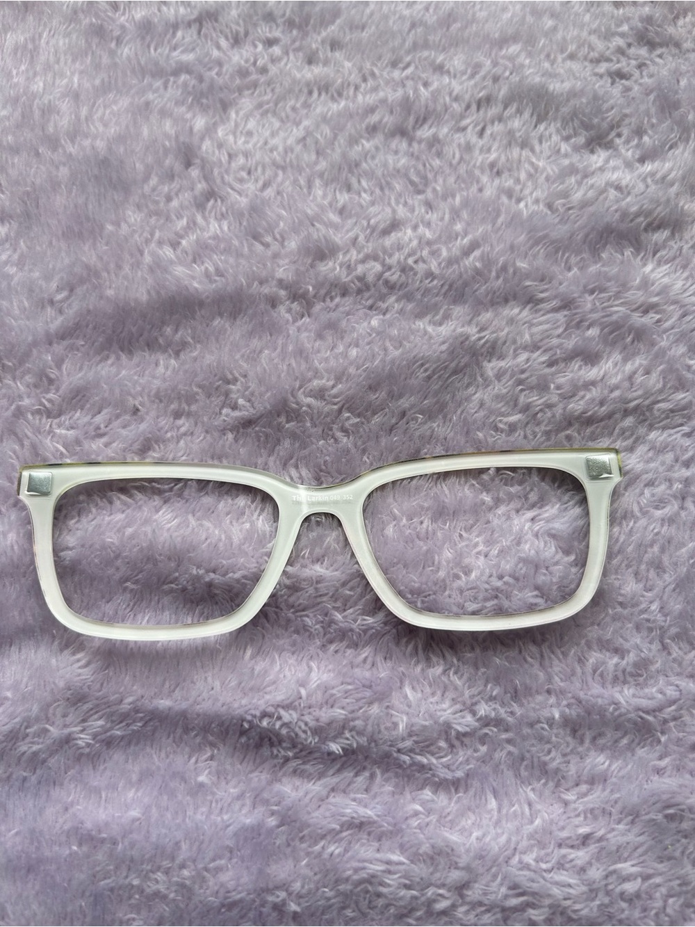 The Avocado to Ivory Tortoise Pair Eyeware topper for the Larkin Frame - Picture 3 of 3